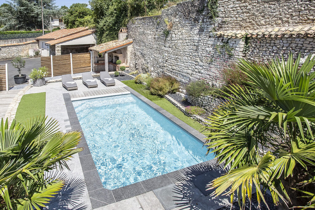 Entretenir votre piscine en été avec Les Piscines du Faubourg Cholet