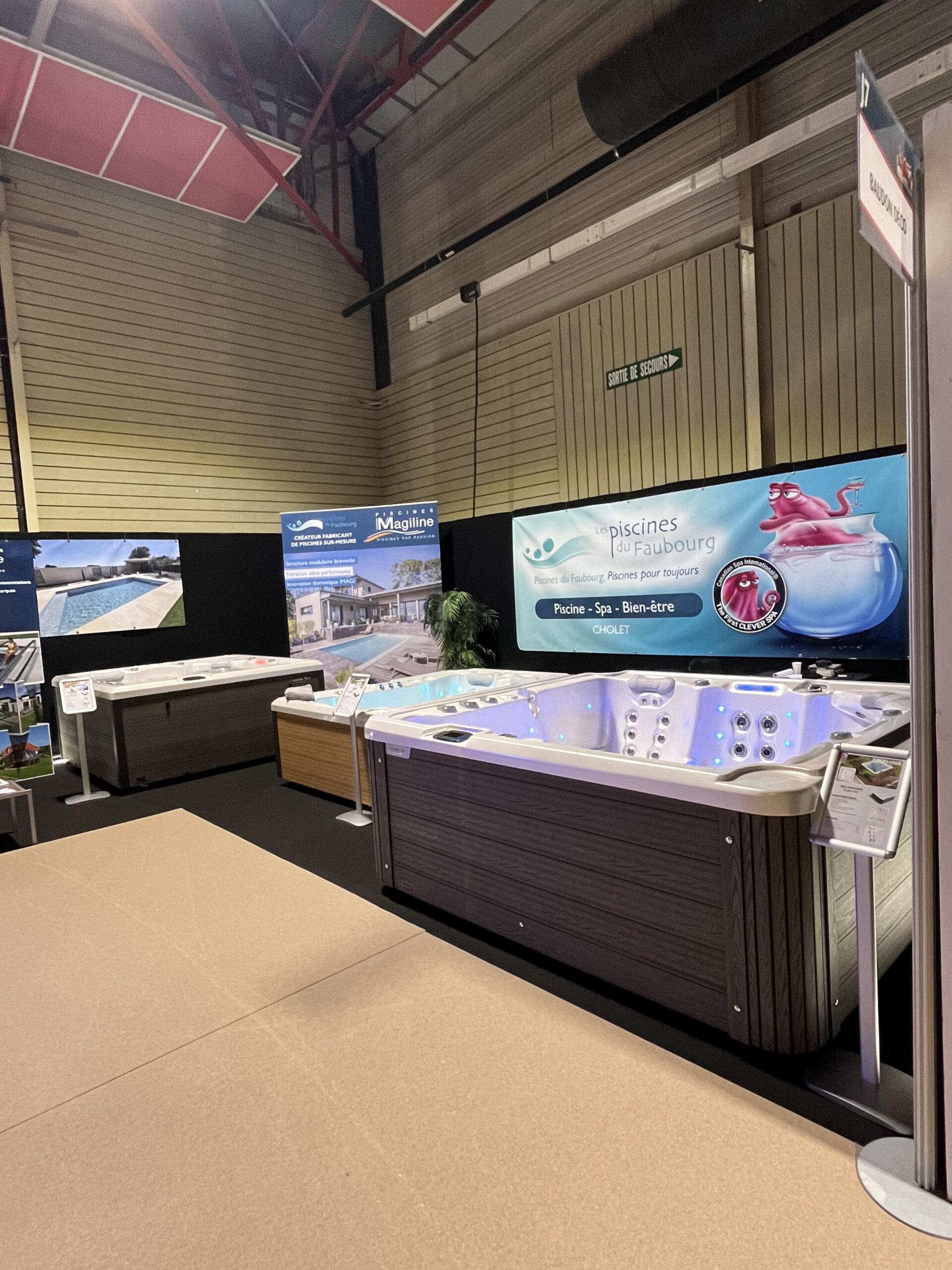 Les Piscines du Faubourg exposition au salon de l'habitat Cholet