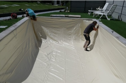 Pose du liner Les Piscines du Faubourg